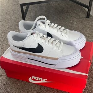 Nike women’s court legacy lift